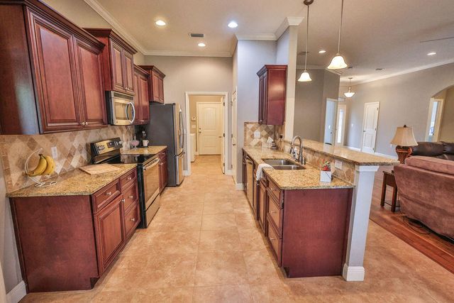 25 NW Maples Street, Fort Walton Beach, FL 32548