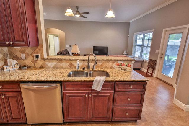 25 NW Maples Street, Fort Walton Beach, FL 32548