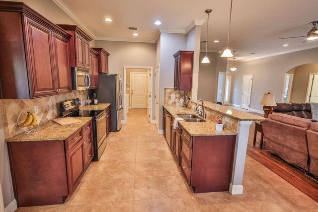 25 NW Maples Street, Fort Walton Beach, FL 32548