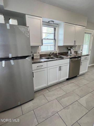 6003 Davida Drive, Toledo, OH 43612