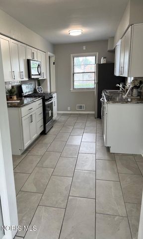 6003 Davida Drive, Toledo, OH 43612
