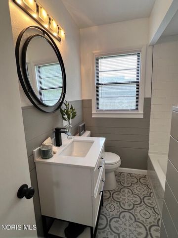 6003 Davida Drive, Toledo, OH 43612