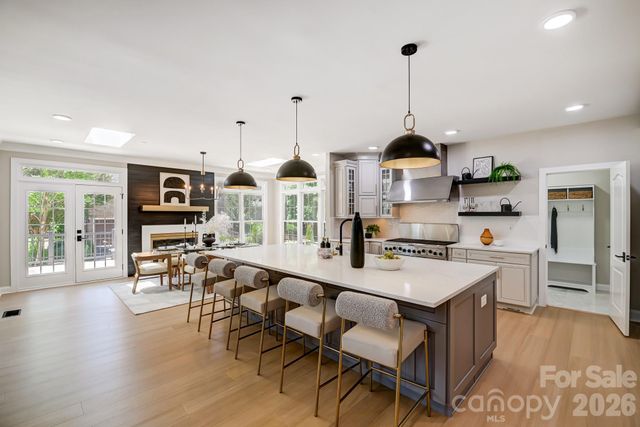 8707 Fairview Road, Charlotte, NC 28226