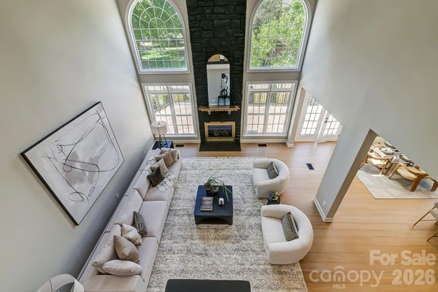 8707 Fairview Road, Charlotte, NC 28226