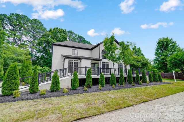 8707 Fairview Road, Charlotte, NC 28226