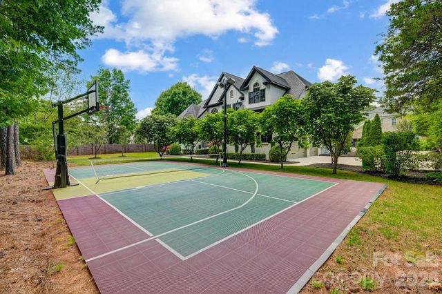 8707 Fairview Road, Charlotte, NC 28226