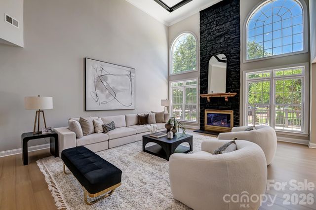 8707 Fairview Road, Charlotte, NC 28226