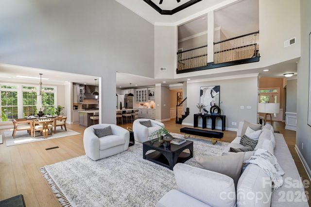 8707 Fairview Road, Charlotte, NC 28226