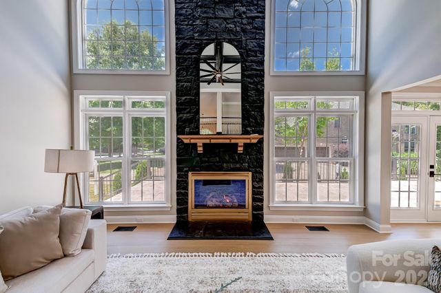 8707 Fairview Road, Charlotte, NC 28226