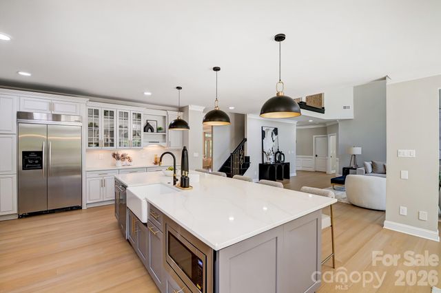 8707 Fairview Road, Charlotte, NC 28226