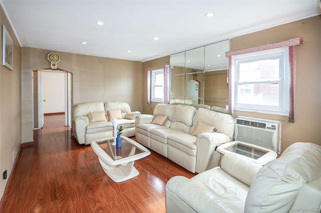 230 S King Street, Elmont, NY 11003