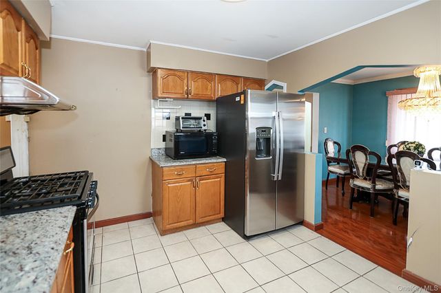 230 S King Street, Elmont, NY 11003