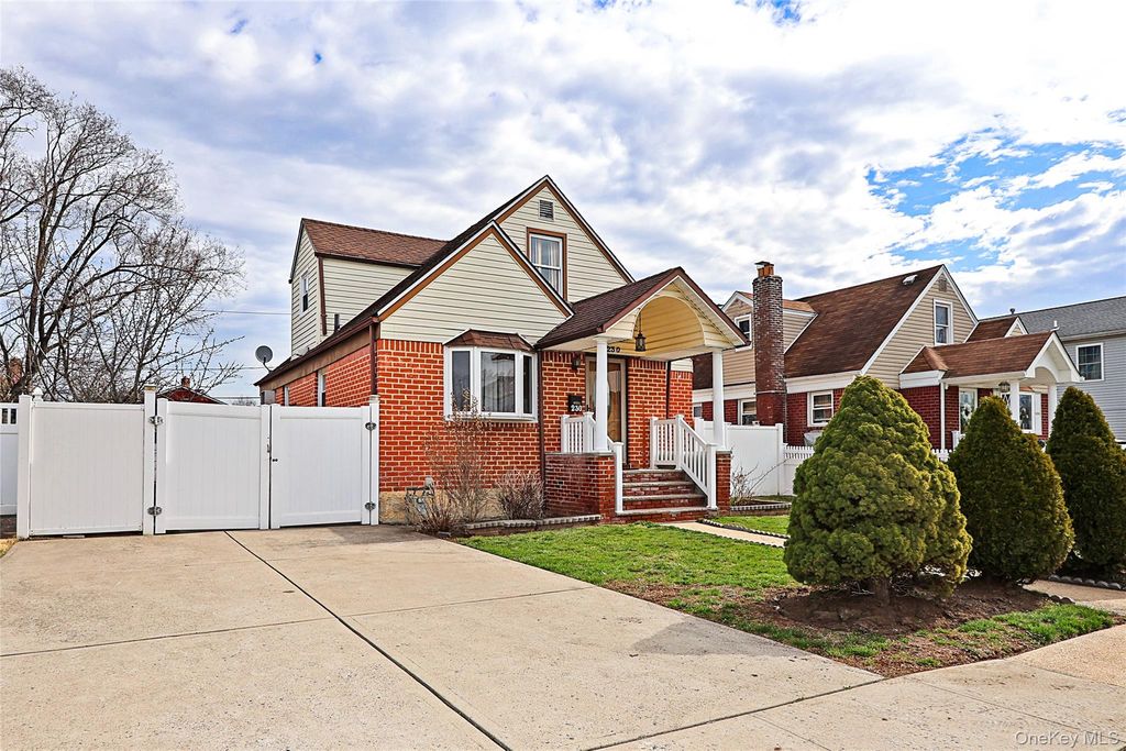 230 S King Street, Elmont, NY 11003