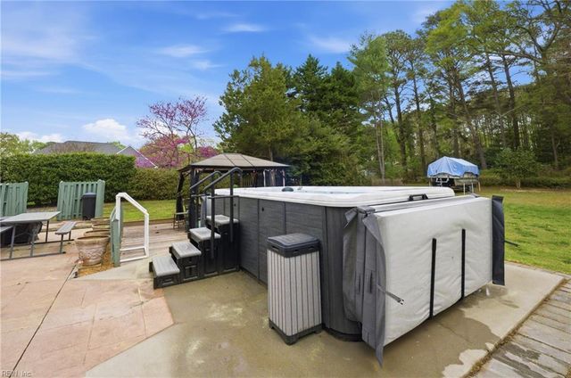 3119 Henry Hogge LN, Hayes, VA 23072