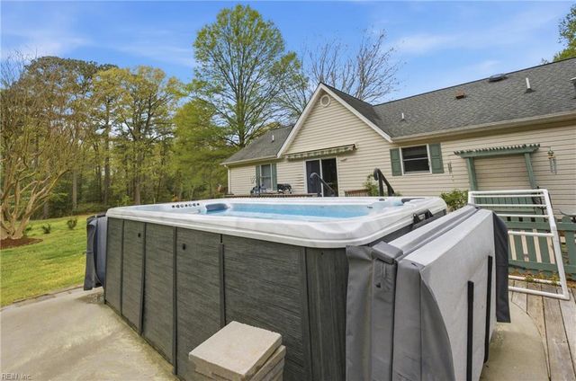 3119 Henry Hogge LN, Hayes, VA 23072