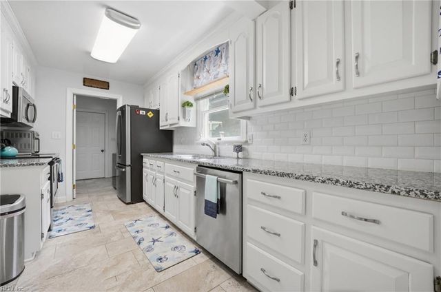 3119 Henry Hogge LN, Hayes, VA 23072