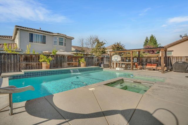 366 Romano Way, Oakdale, CA 95361