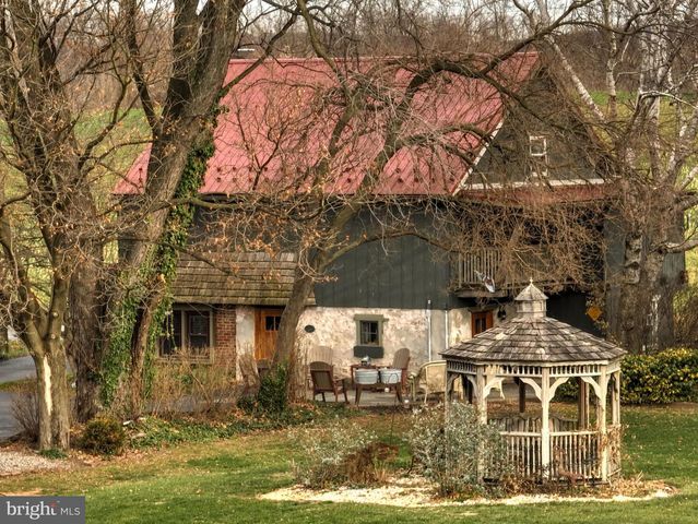 44 FROGTOWN RD, Paradise, PA 17562