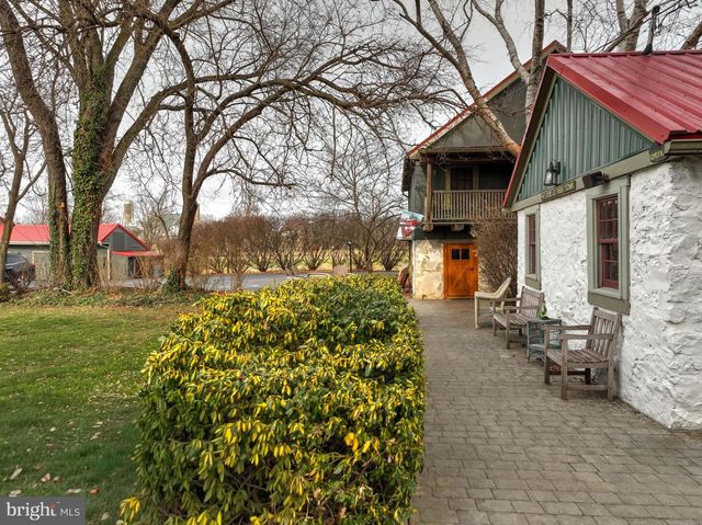 44 FROGTOWN RD, Paradise, PA 17562