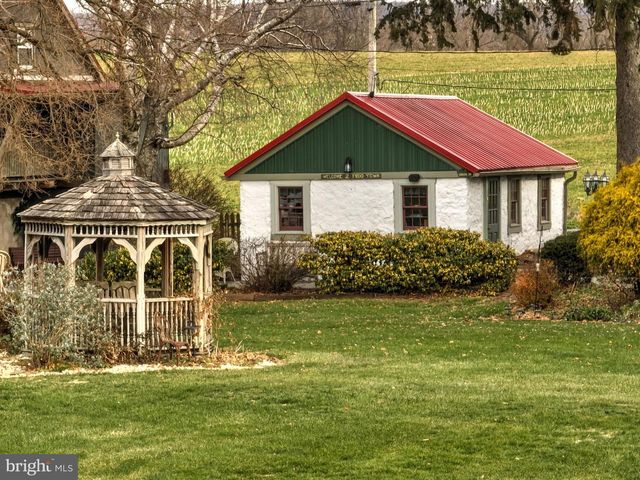44 FROGTOWN RD, Paradise, PA 17562
