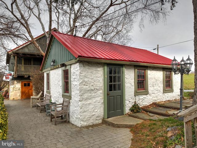 44 FROGTOWN RD, Paradise, PA 17562