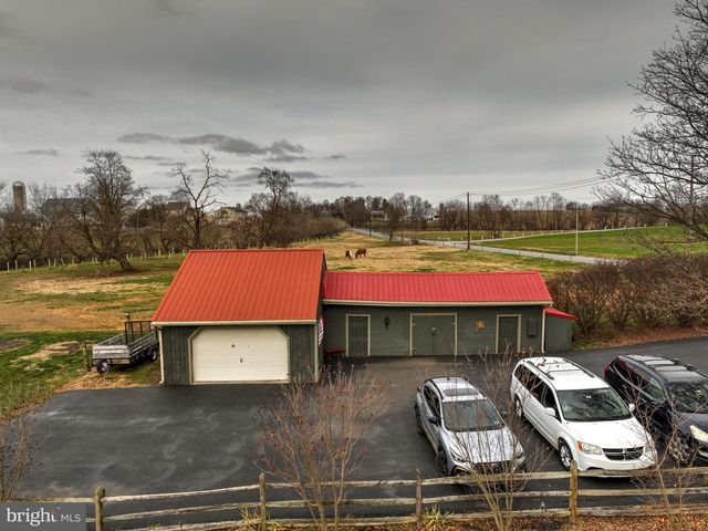 44 FROGTOWN RD, Paradise, PA 17562