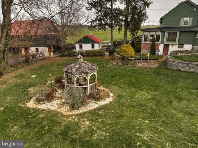 44 FROGTOWN RD, Paradise, PA 17562