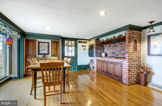 44 FROGTOWN RD, Paradise, PA 17562