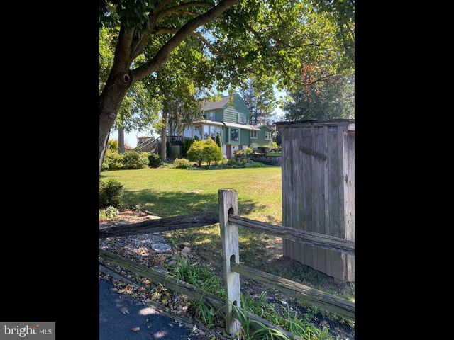 44 FROGTOWN RD, Paradise, PA 17562