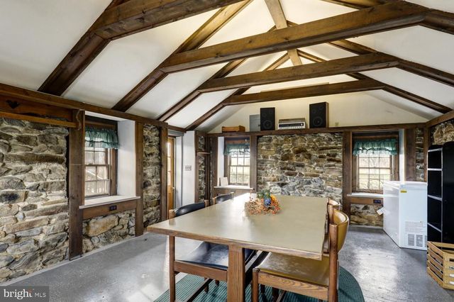 44 FROGTOWN RD, Paradise, PA 17562