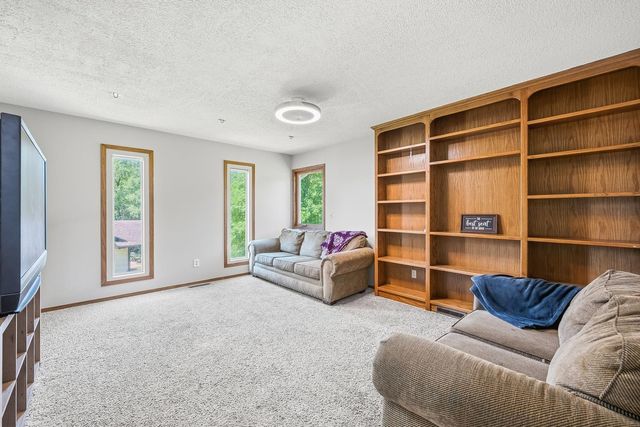 714 E Lisa Ln, Mulvane, KS 67110