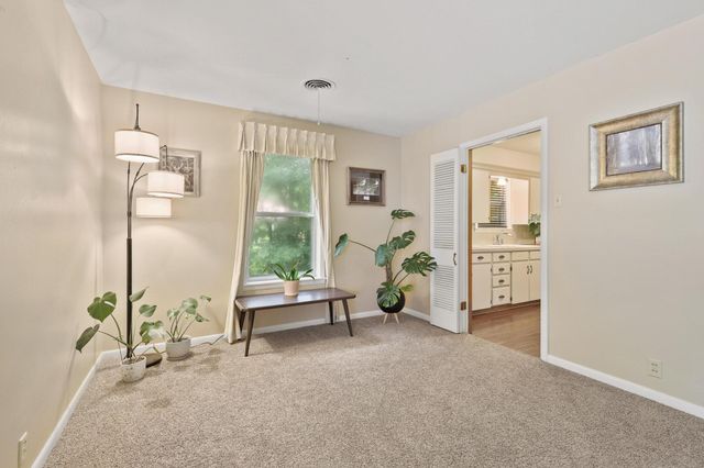 111 W Tennie Street, Gainesville, TX 76240