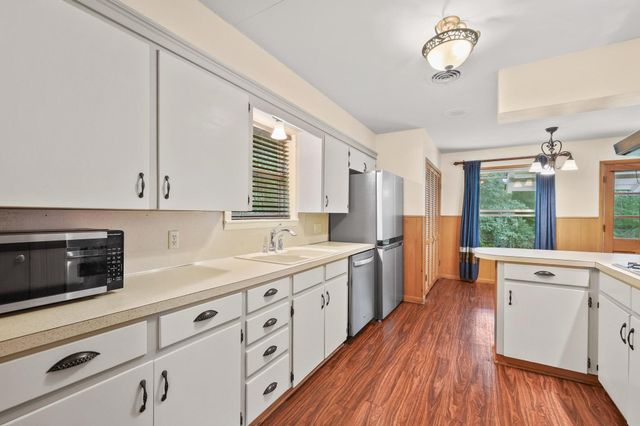 111 W Tennie Street, Gainesville, TX 76240