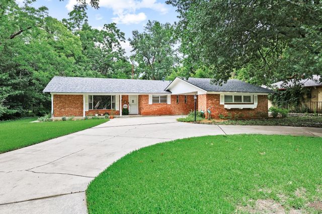 111 W Tennie Street, Gainesville, TX 76240