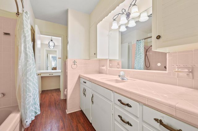 111 W Tennie Street, Gainesville, TX 76240