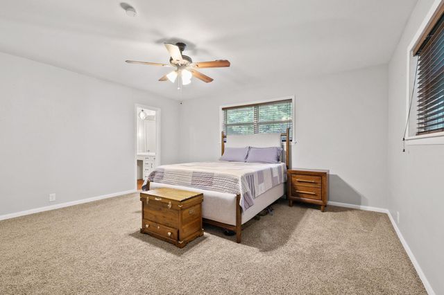 111 W Tennie Street, Gainesville, TX 76240