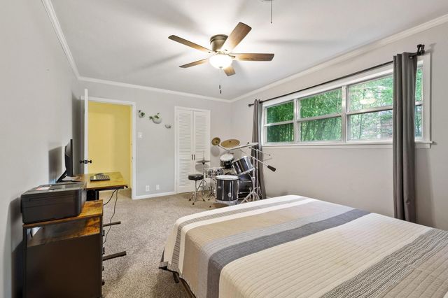 111 W Tennie Street, Gainesville, TX 76240