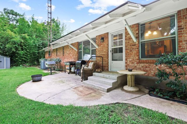 111 W Tennie Street, Gainesville, TX 76240