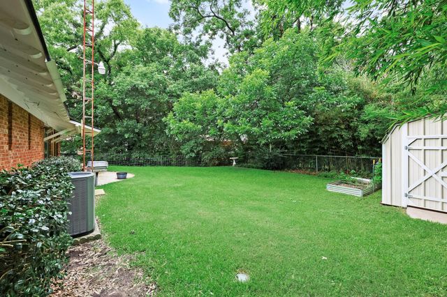 111 W Tennie Street, Gainesville, TX 76240