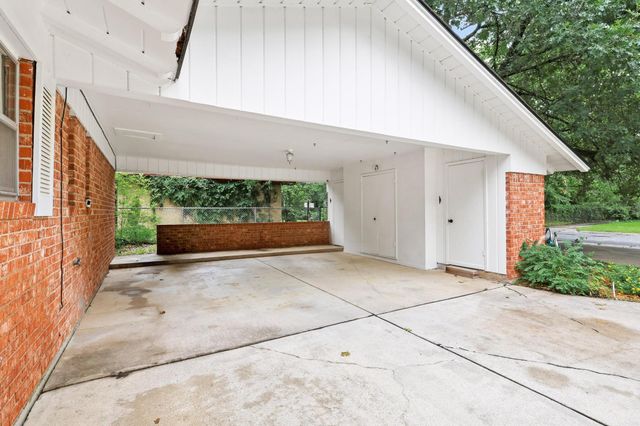 111 W Tennie Street, Gainesville, TX 76240