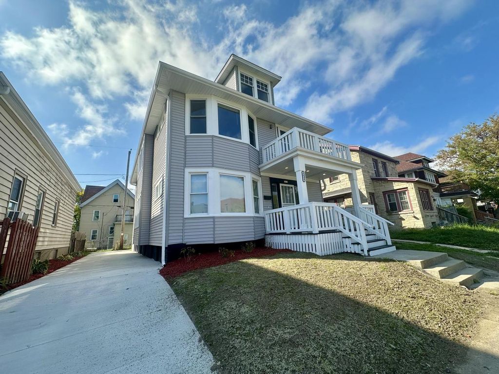 2633 N Hubbard St STREET #2633, Milwaukee, WI 53212
