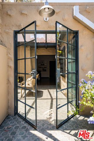 12031 Valleyheart Drive, Studio City (los Angeles), CA 91604