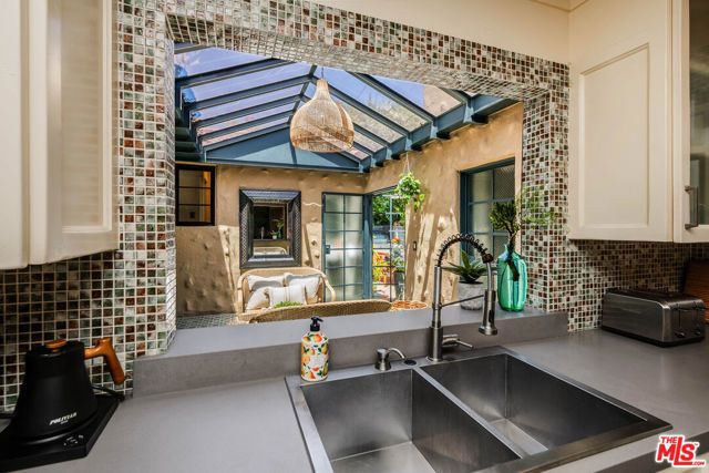 12031 Valleyheart Drive, Studio City (los Angeles), CA 91604