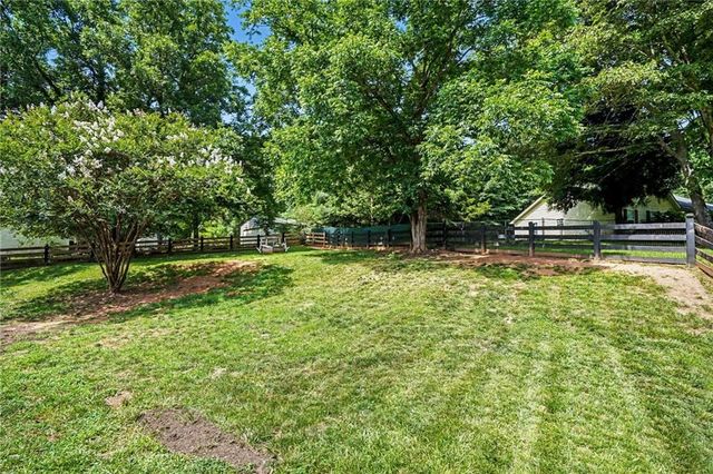 266 Freeman Drive, Maysville, GA 30558