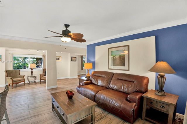 812 Chukker Rd 1, Boynton Beach, FL 33483