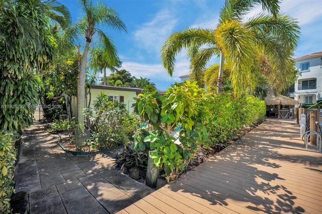 812 Chukker Rd 1, Boynton Beach, FL 33483