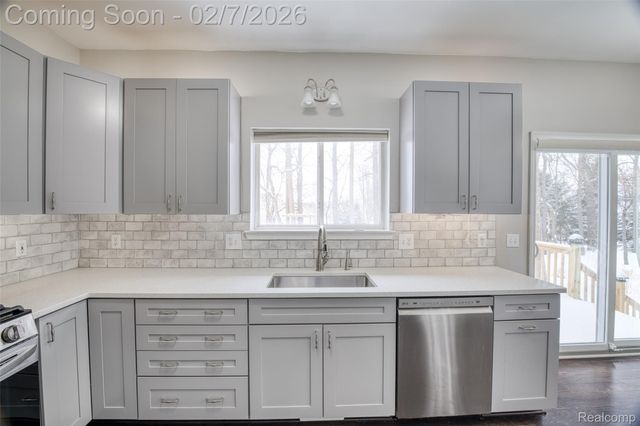 1564 Chelsea Circle, Hartland Township, MI 48843