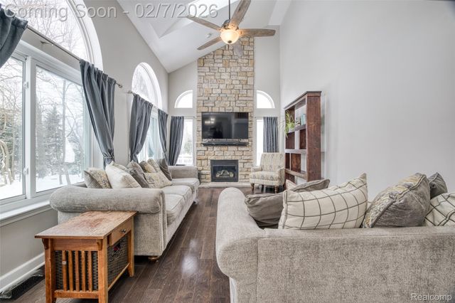 1564 Chelsea Circle, Hartland Township, MI 48843