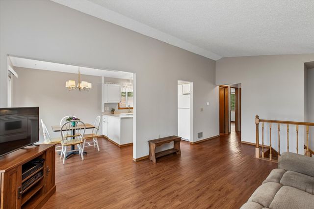 4209 Braddock Trail, Eagan, MN 55123