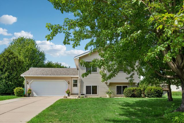 4209 Braddock Trail, Eagan, MN 55123